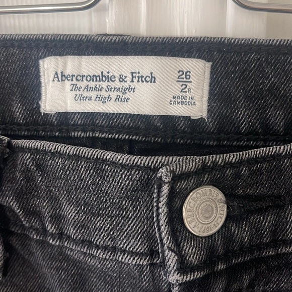 Abercrombie & Fitch Ultra High Rise Ankle Straight Jean Black Wash Size 26 - Picture 2 of 5